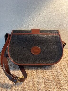 VINTAGE Dooney & Bourke Black Pebbled Leather Crossbody with Brown Trim
